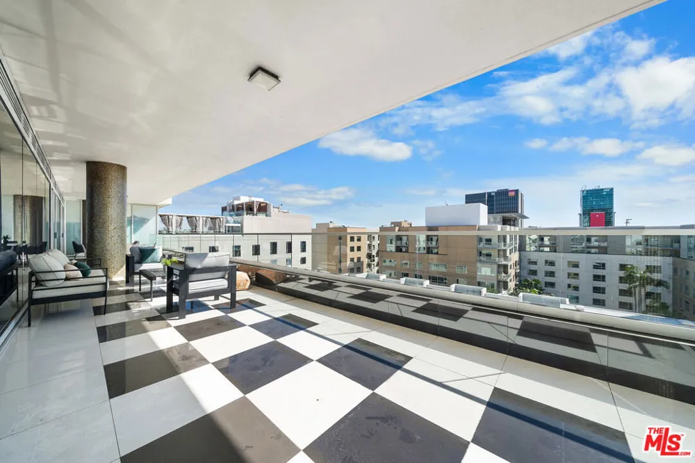 6250 Hollywood Boulevard #12F Los Angeles, CA 90028