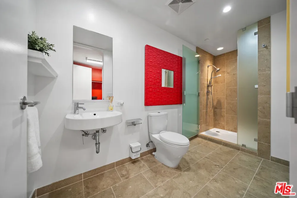 6250 Hollywood Boulevard #12F Los Angeles, CA 90028