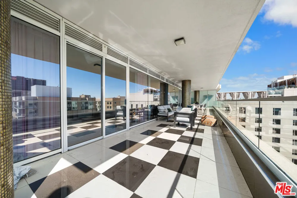 6250 Hollywood Boulevard #12F Los Angeles, CA 90028