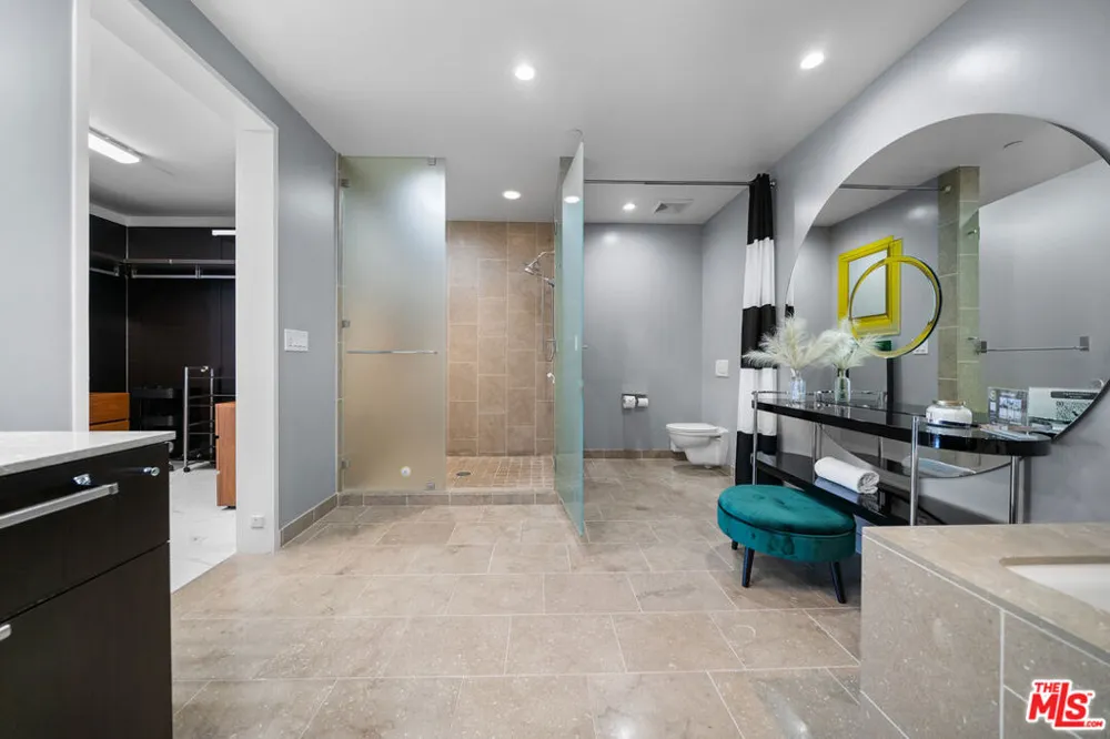 6250 Hollywood Boulevard #12F Los Angeles, CA 90028
