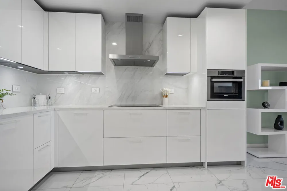 6250 Hollywood Boulevard #12F Los Angeles, CA 90028