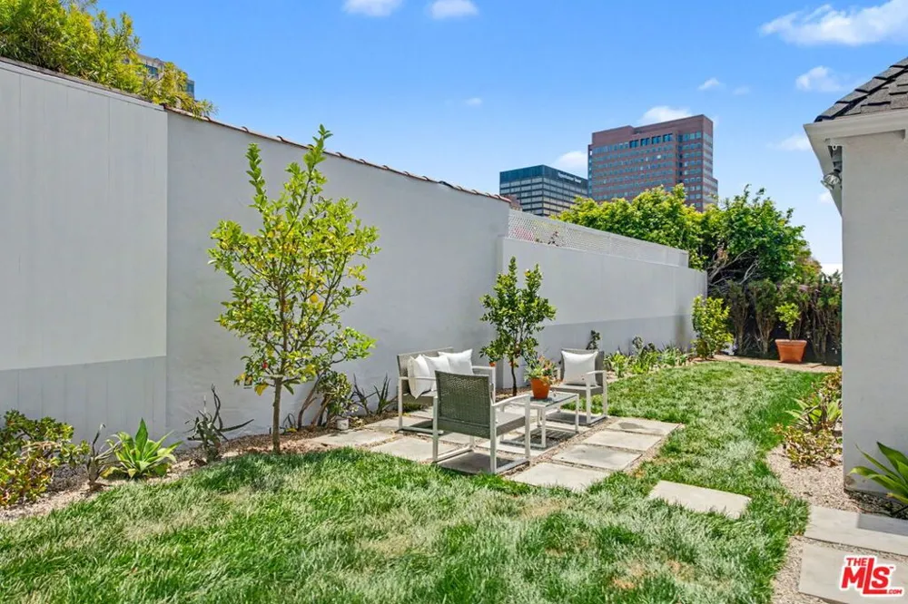 10798 Weyburn Avenue Los Angeles, CA 90024