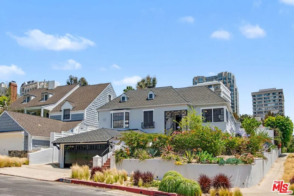 10798 Weyburn Avenue Los Angeles, CA 90024