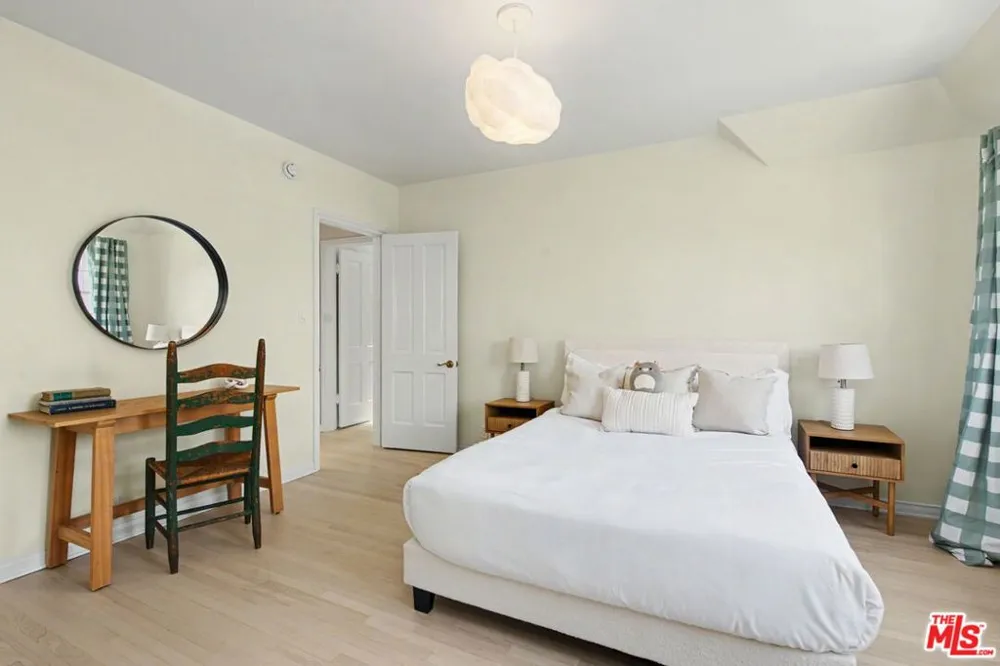 10798 Weyburn Avenue Los Angeles, CA 90024