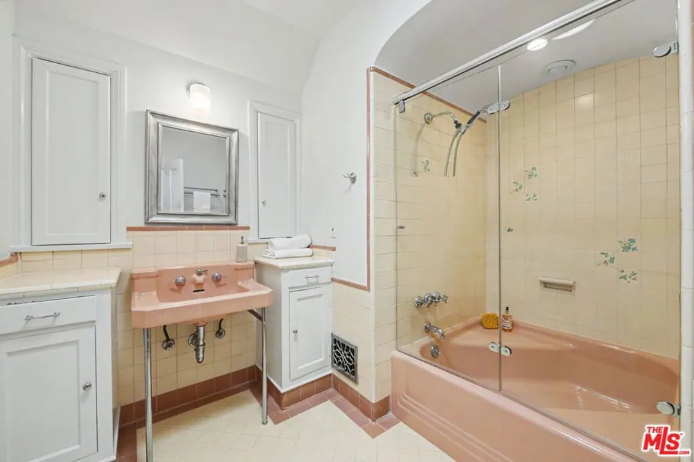10798 Weyburn Avenue Los Angeles, CA 90024