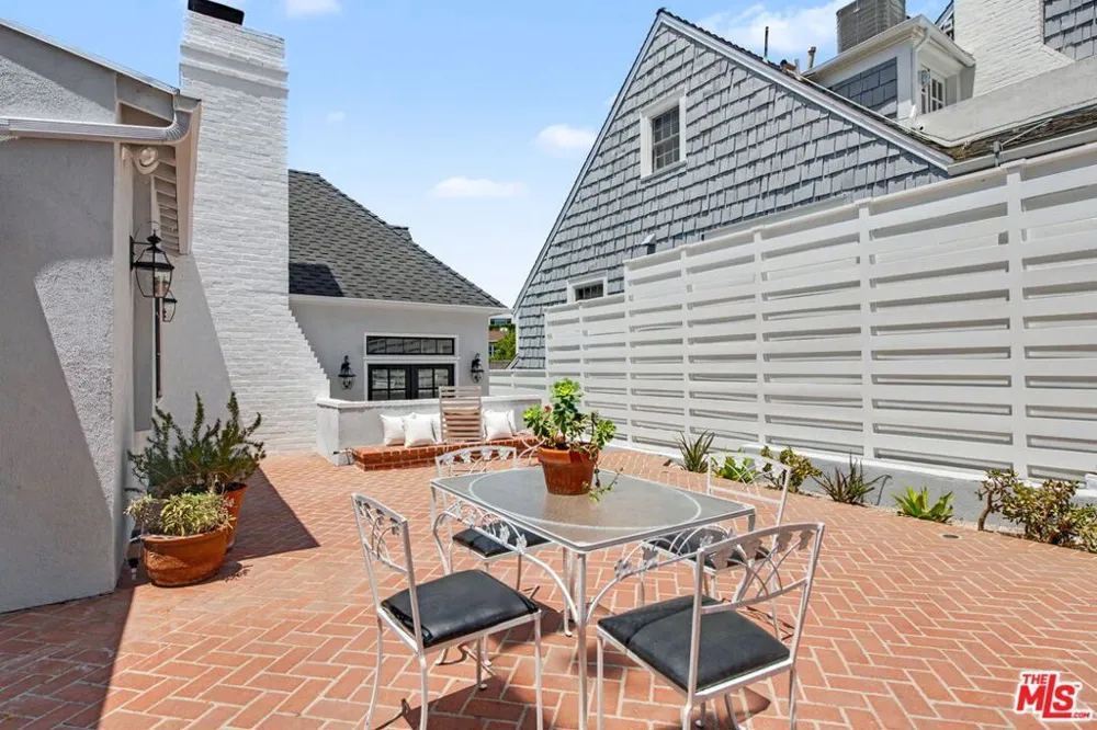 10798 Weyburn Avenue Los Angeles, CA 90024
