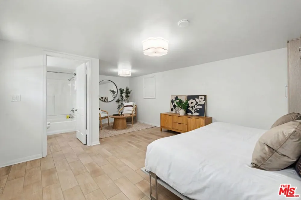 10798 Weyburn Avenue Los Angeles, CA 90024