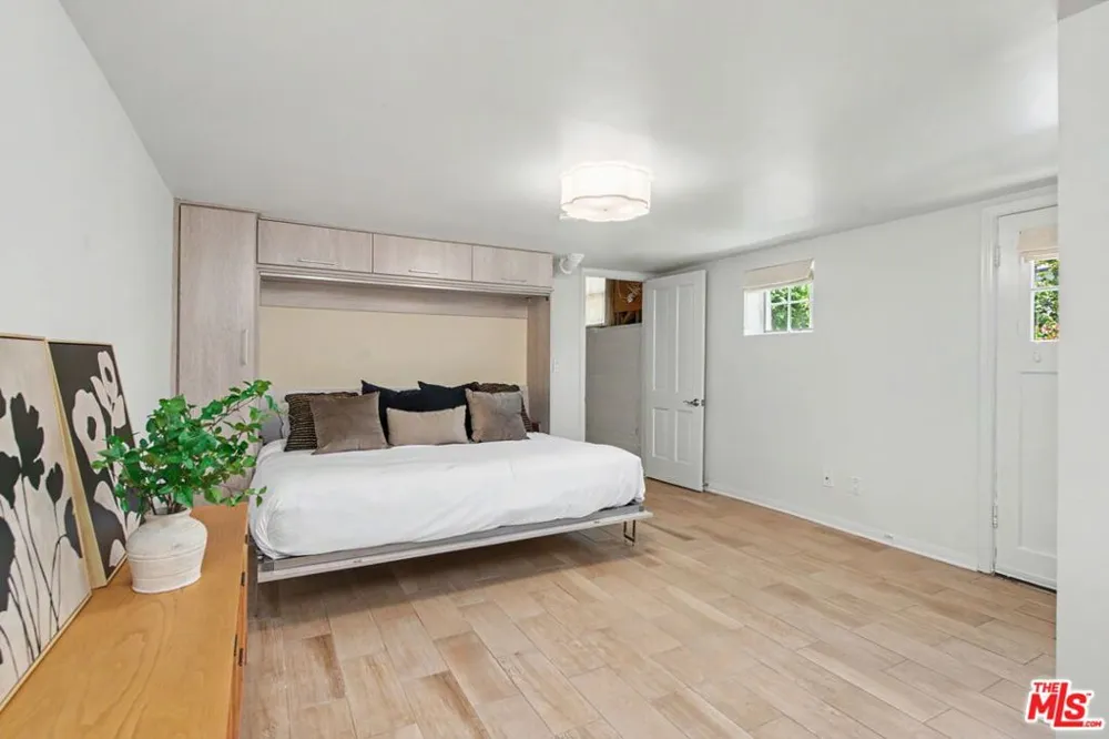 10798 Weyburn Avenue Los Angeles, CA 90024