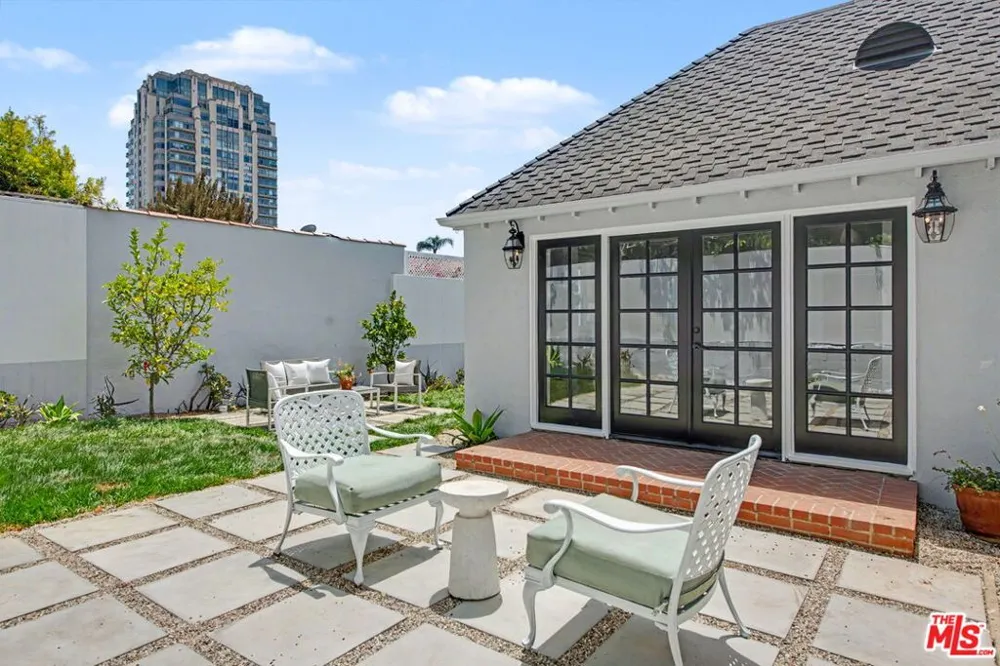 10798 Weyburn Avenue Los Angeles, CA 90024