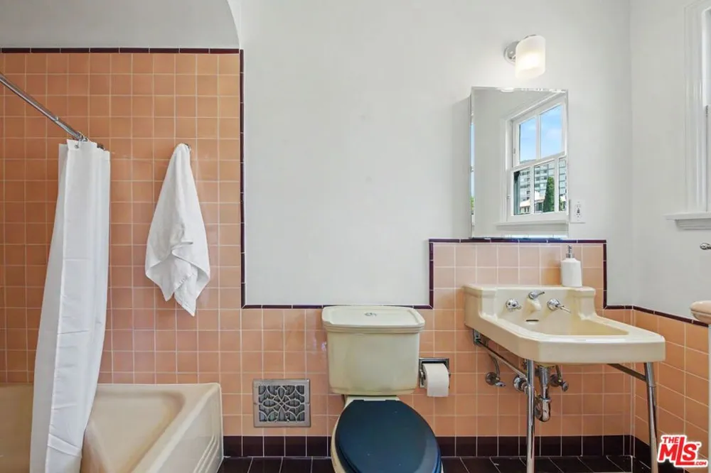 10798 Weyburn Avenue Los Angeles, CA 90024