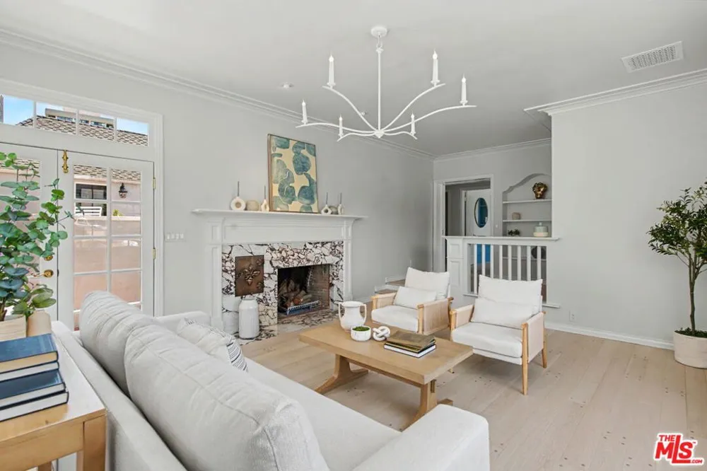 10798 Weyburn Avenue Los Angeles, CA 90024