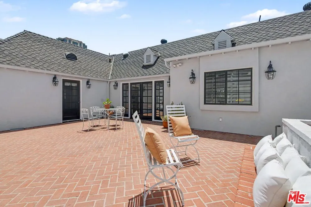10798 Weyburn Avenue Los Angeles, CA 90024