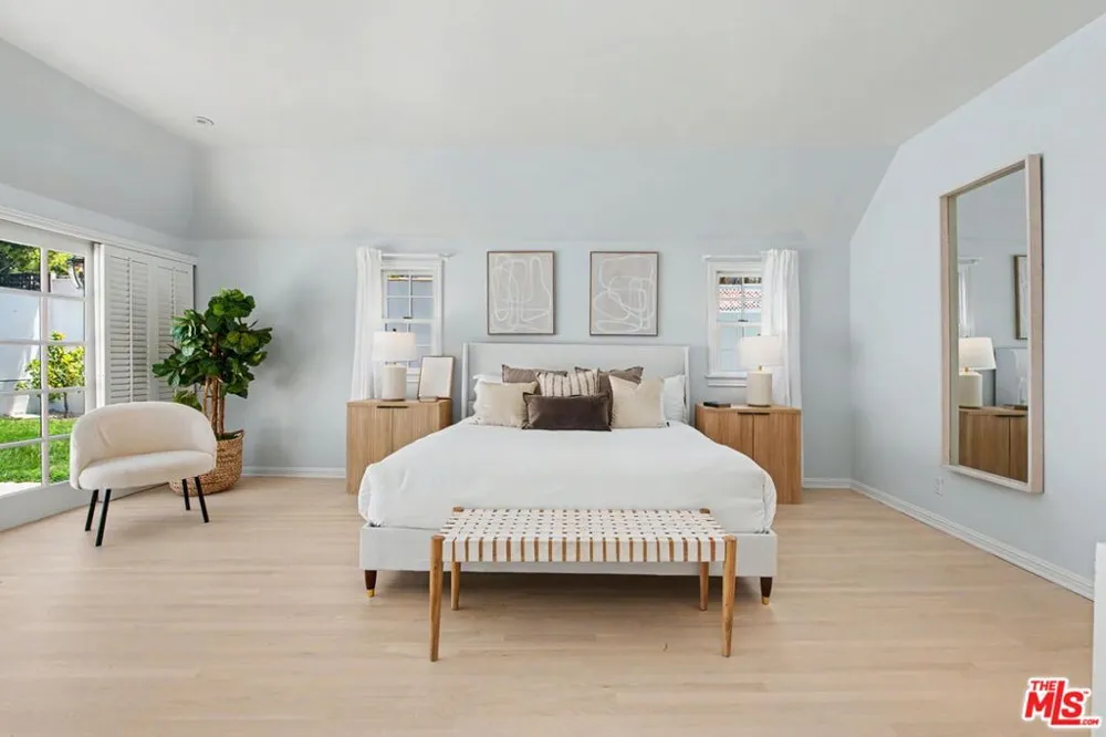 10798 Weyburn Avenue Los Angeles, CA 90024