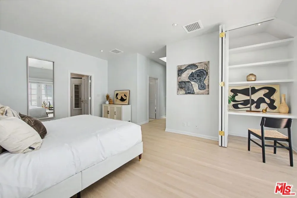 10798 Weyburn Avenue Los Angeles, CA 90024