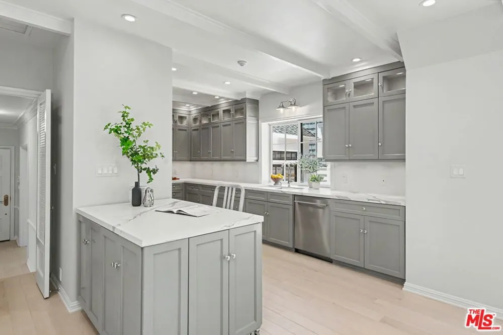 10798 Weyburn Avenue Los Angeles, CA 90024