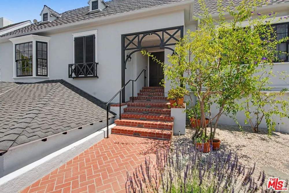 10798 Weyburn Avenue Los Angeles, CA 90024