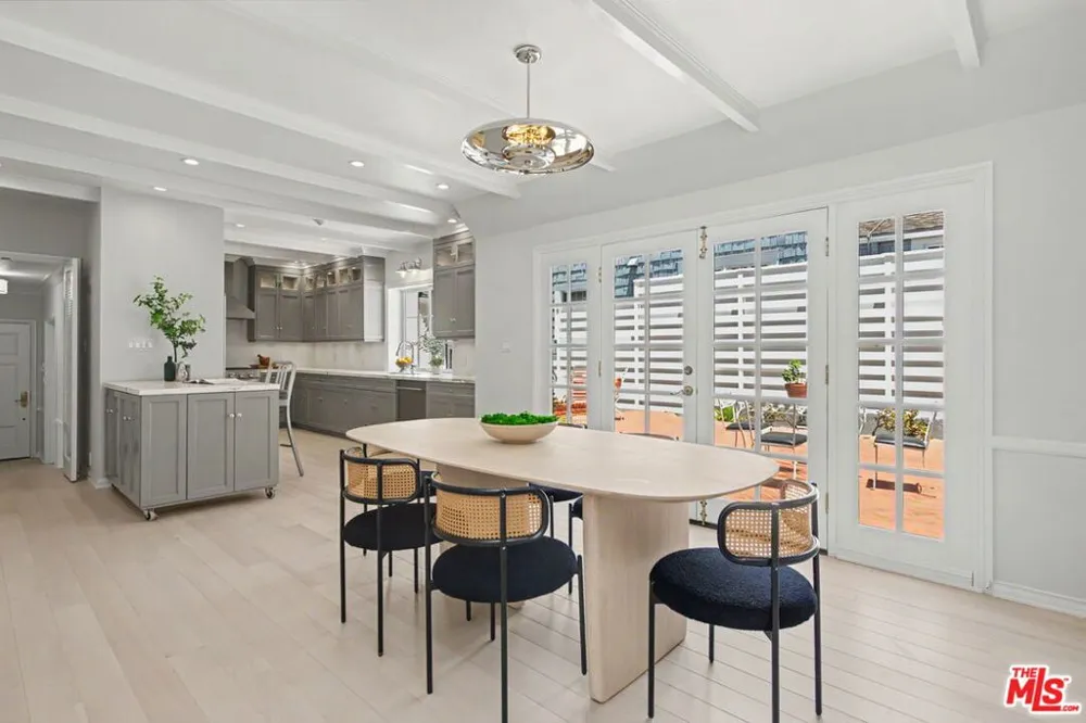 10798 Weyburn Avenue Los Angeles, CA 90024