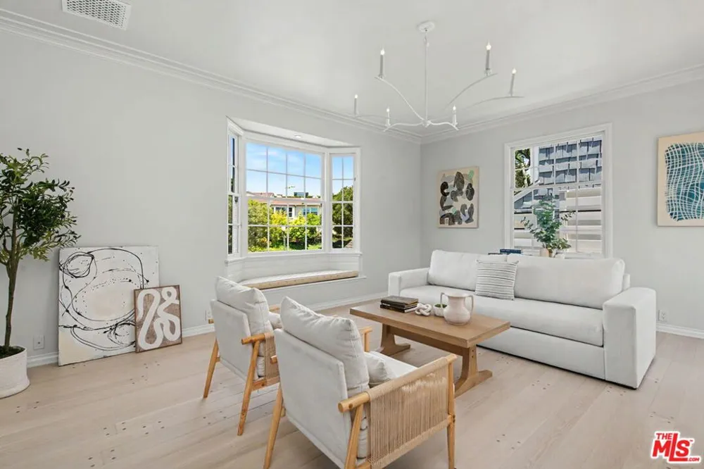 10798 Weyburn Avenue Los Angeles, CA 90024