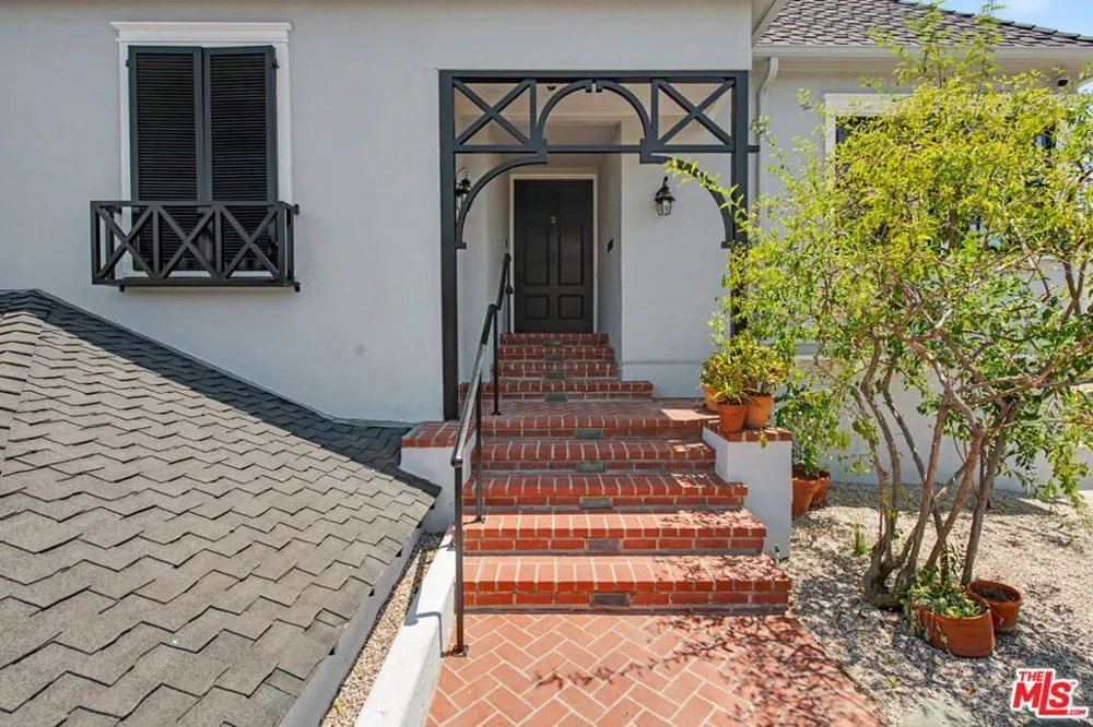 10798 Weyburn Avenue Los Angeles, CA 90024