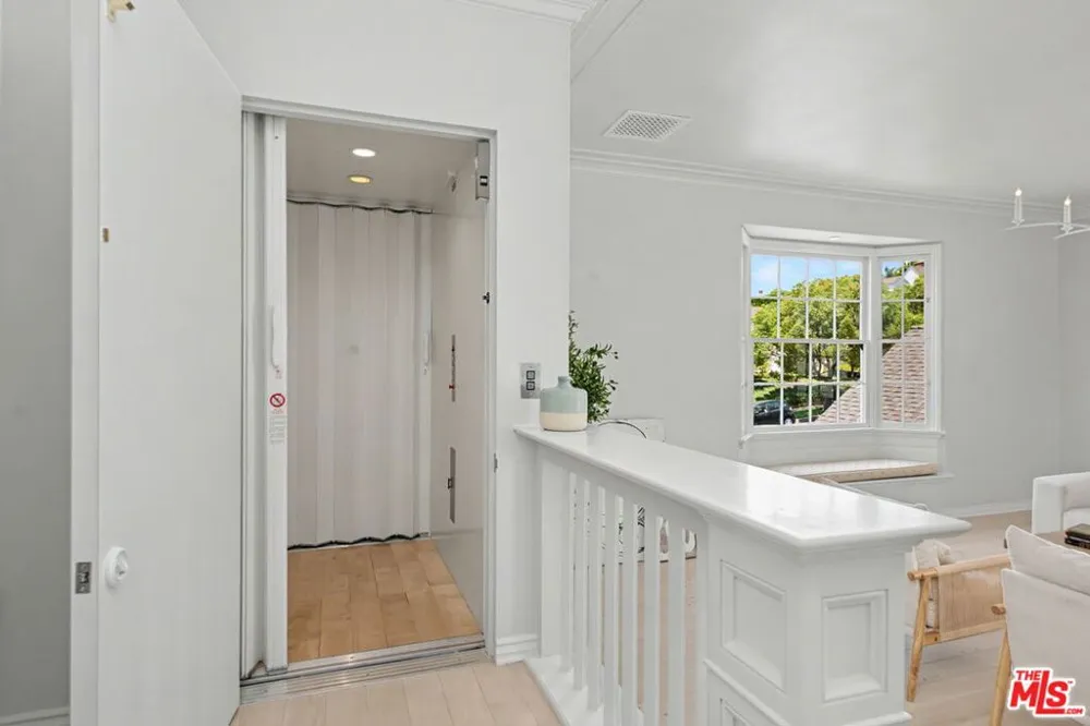 10798 Weyburn Avenue Los Angeles, CA 90024