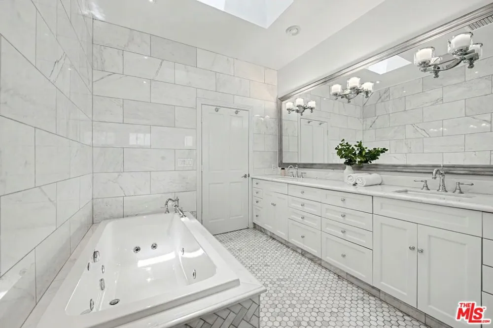 10798 Weyburn Avenue Los Angeles, CA 90024