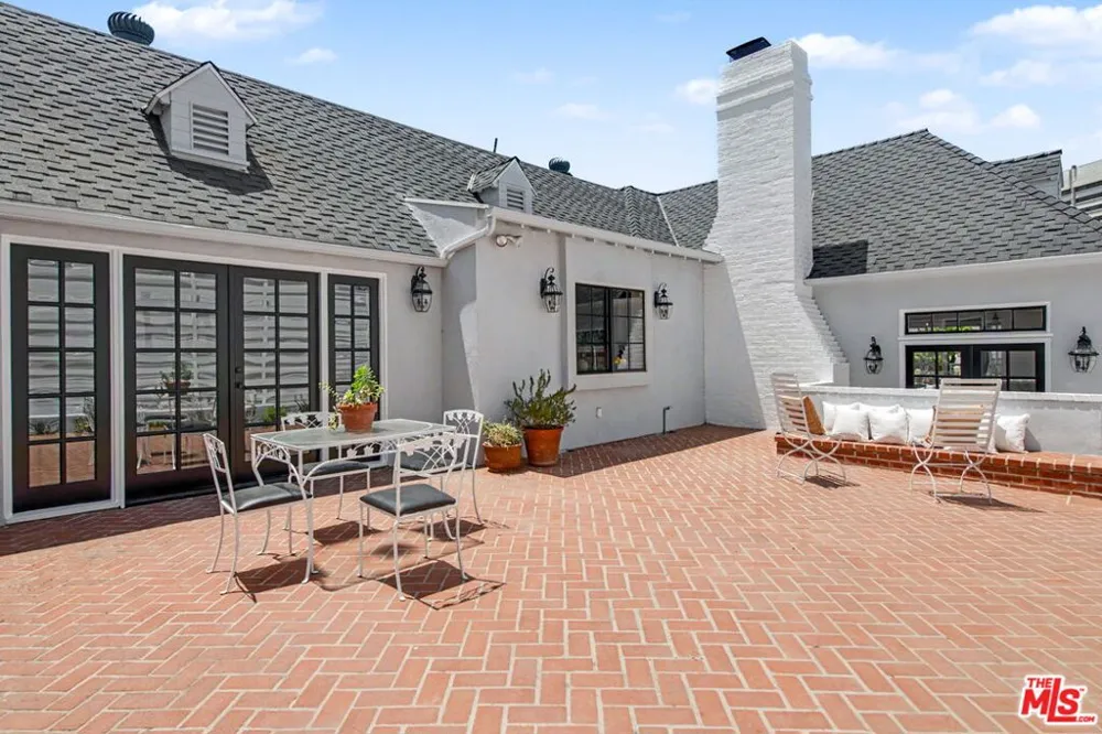 10798 Weyburn Avenue Los Angeles, CA 90024