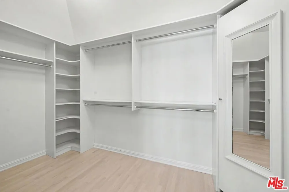 10798 Weyburn Avenue Los Angeles, CA 90024