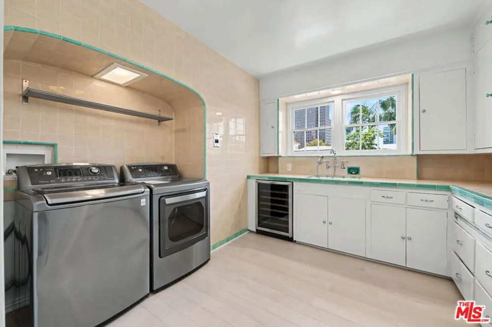 10798 Weyburn Avenue Los Angeles, CA 90024