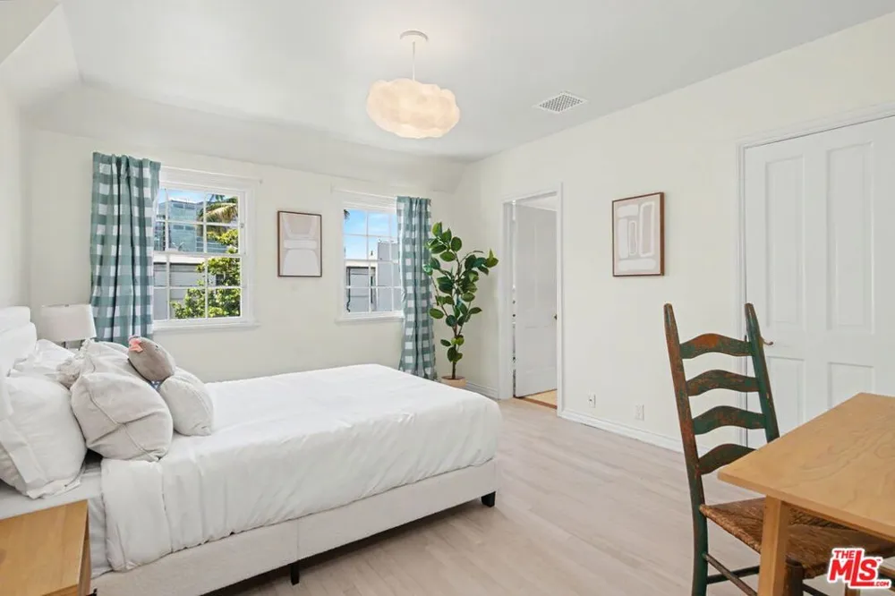 10798 Weyburn Avenue Los Angeles, CA 90024