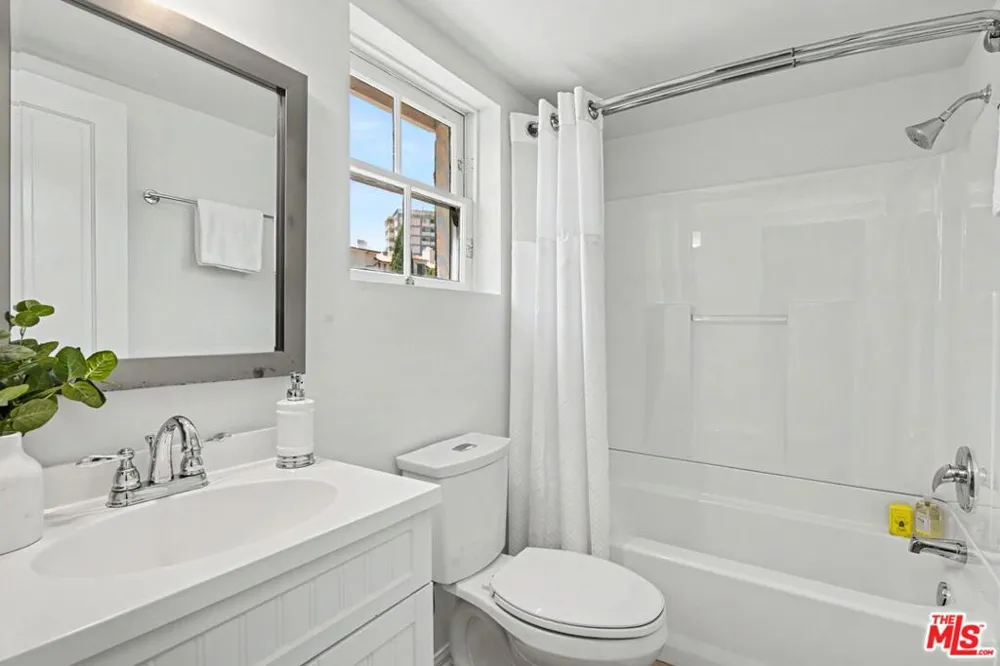 10798 Weyburn Avenue Los Angeles, CA 90024