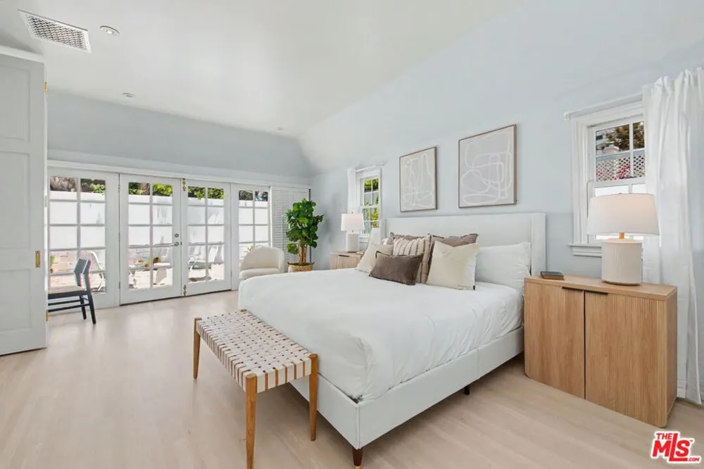 10798 Weyburn Avenue Los Angeles, CA 90024