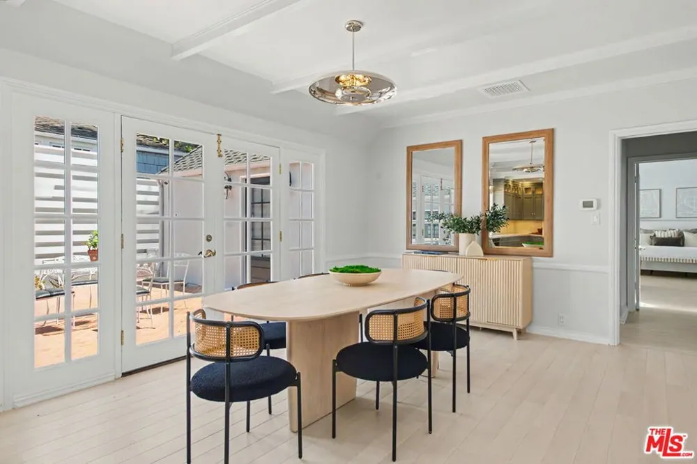 10798 Weyburn Avenue Los Angeles, CA 90024