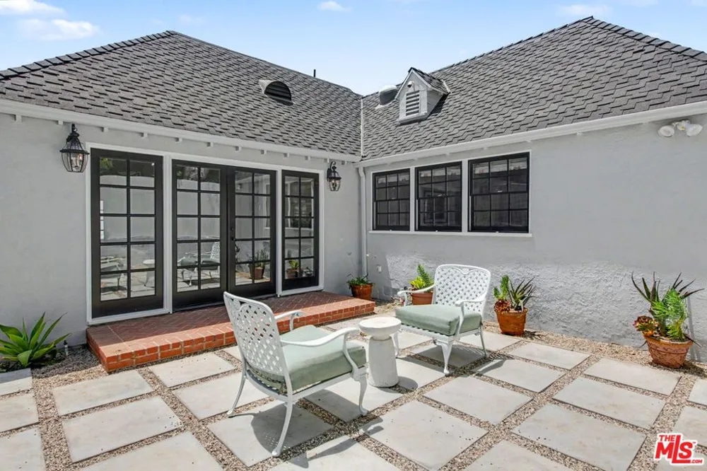 10798 Weyburn Avenue Los Angeles, CA 90024