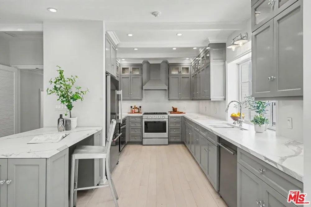 10798 Weyburn Avenue Los Angeles, CA 90024