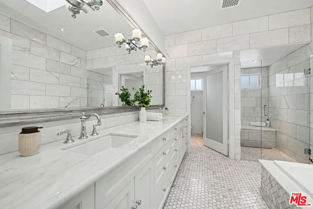 10798 Weyburn Avenue Los Angeles, CA 90024
