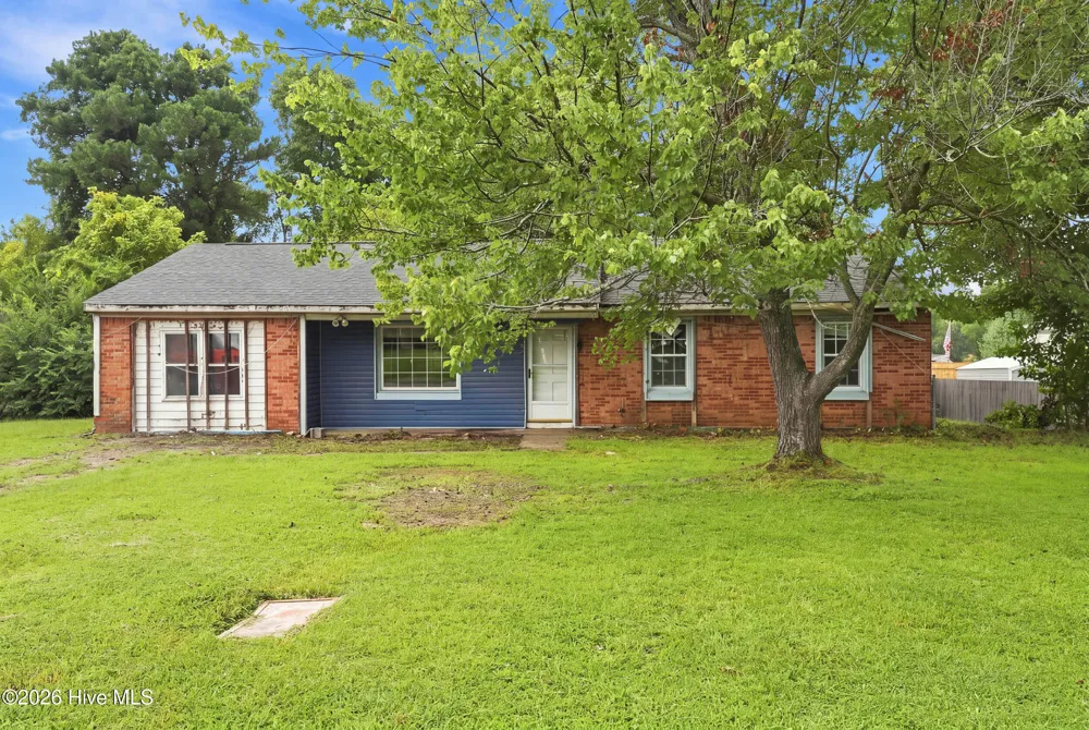 102 Royal Drive Jacksonville, NC 28546