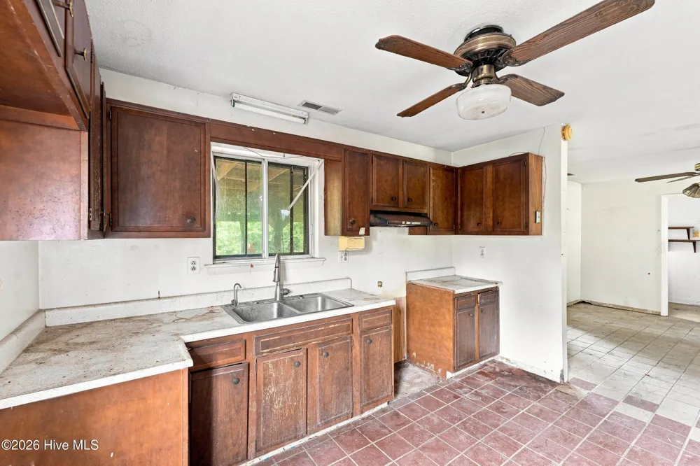 102 Royal Drive Jacksonville, NC 28546