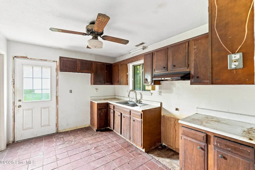 102 Royal Drive Jacksonville, NC 28546