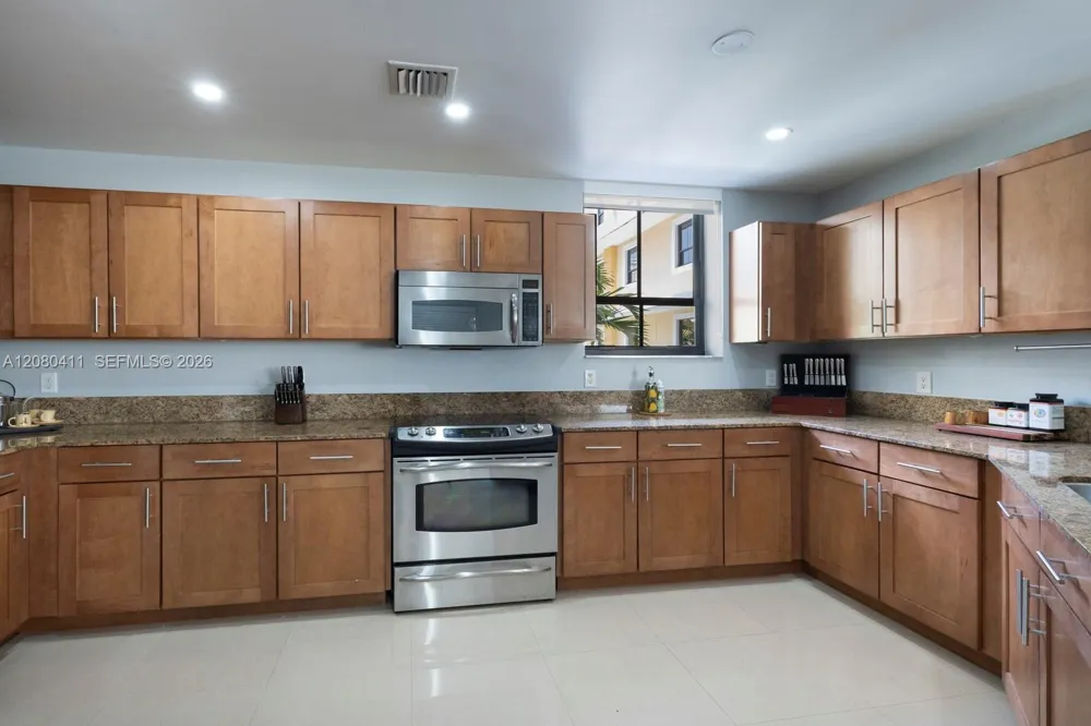 8390 SW 72nd Ave #612 Miami, FL 33143