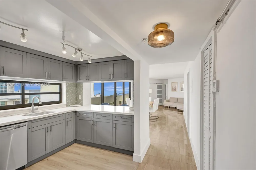 6820 Indian Creek Dr #9A Miami Beach, FL 33141