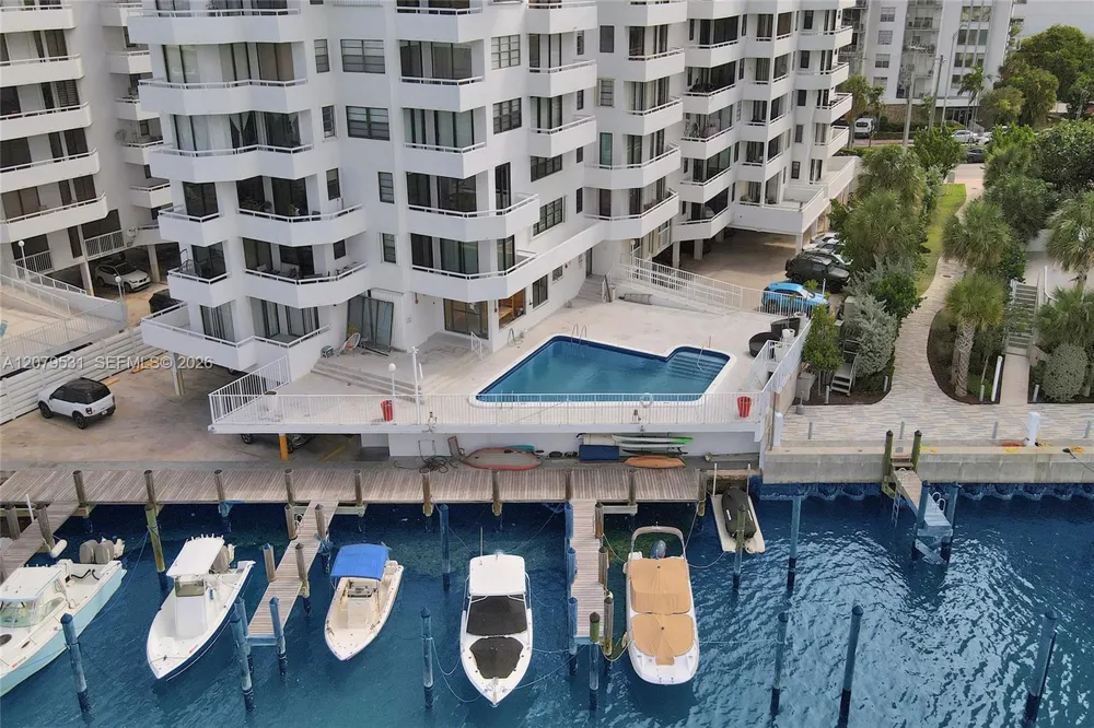 6820 Indian Creek Dr #9A Miami Beach, FL 33141