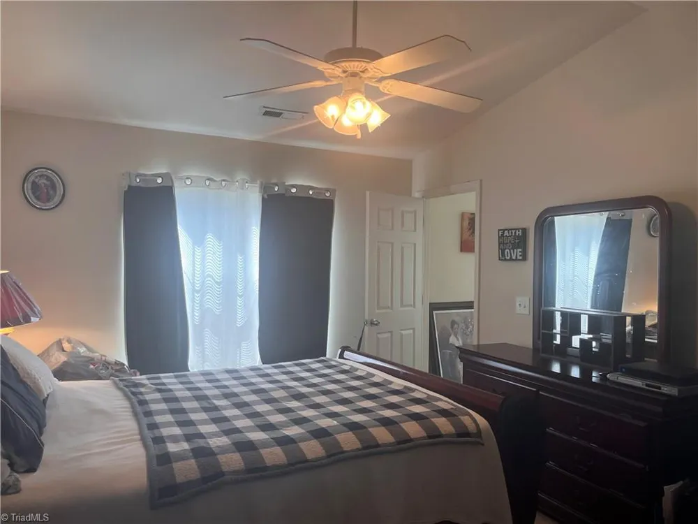 626 Bentley Lane Burlington, NC 27217