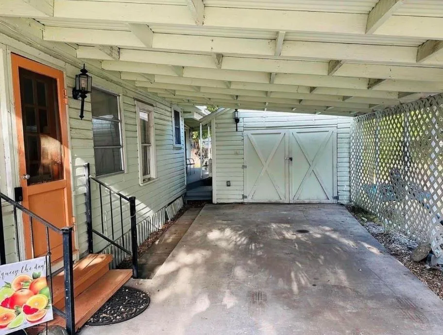 1121 ORANGE AVENUE Dunedin, FL 34698