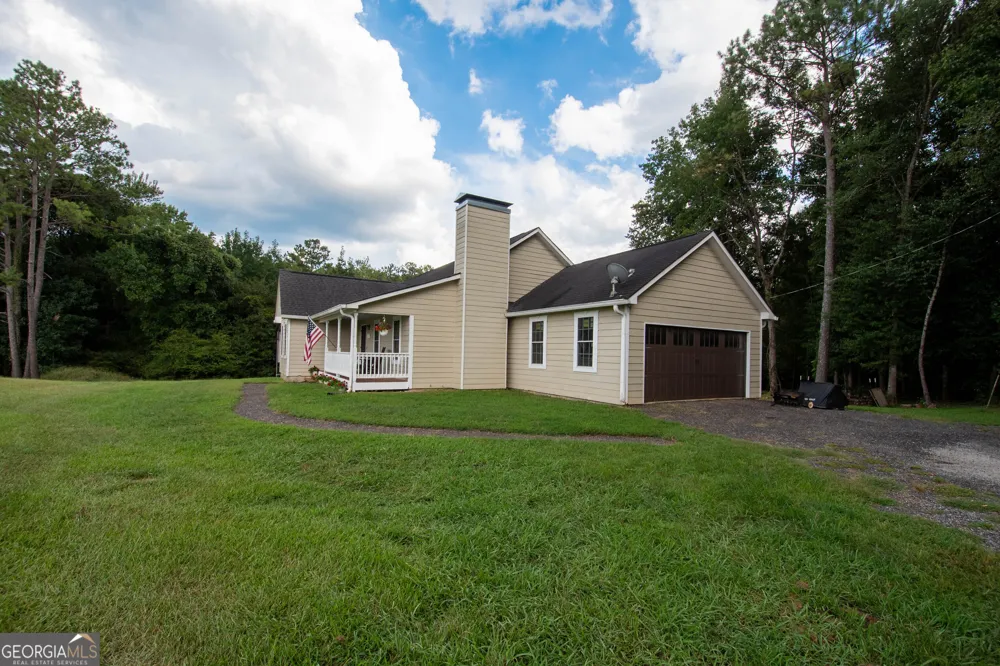 971 Bo Bo Banks RD Grantville, GA 30220