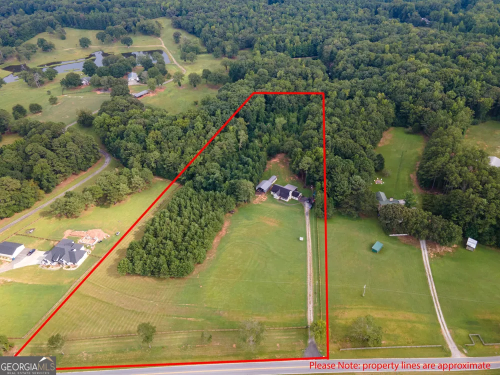 971 Bo Bo Banks RD Grantville, GA 30220