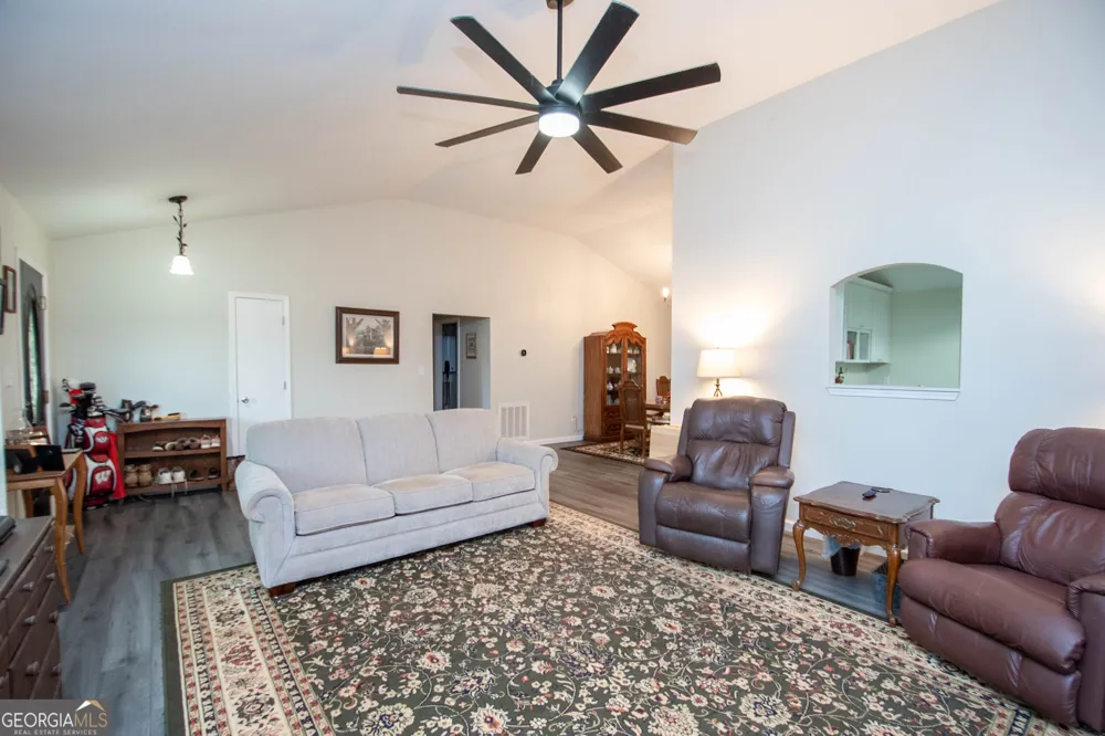 971 Bo Bo Banks RD Grantville, GA 30220