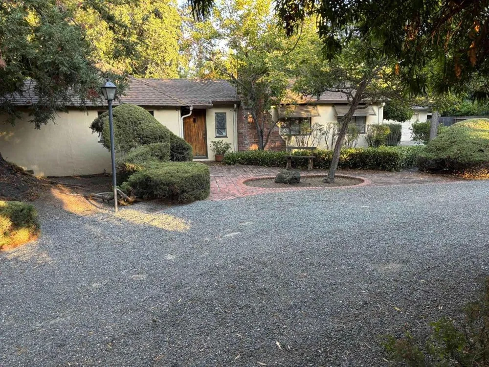 845 Los Robles Avenue Palo Alto, CA 94306