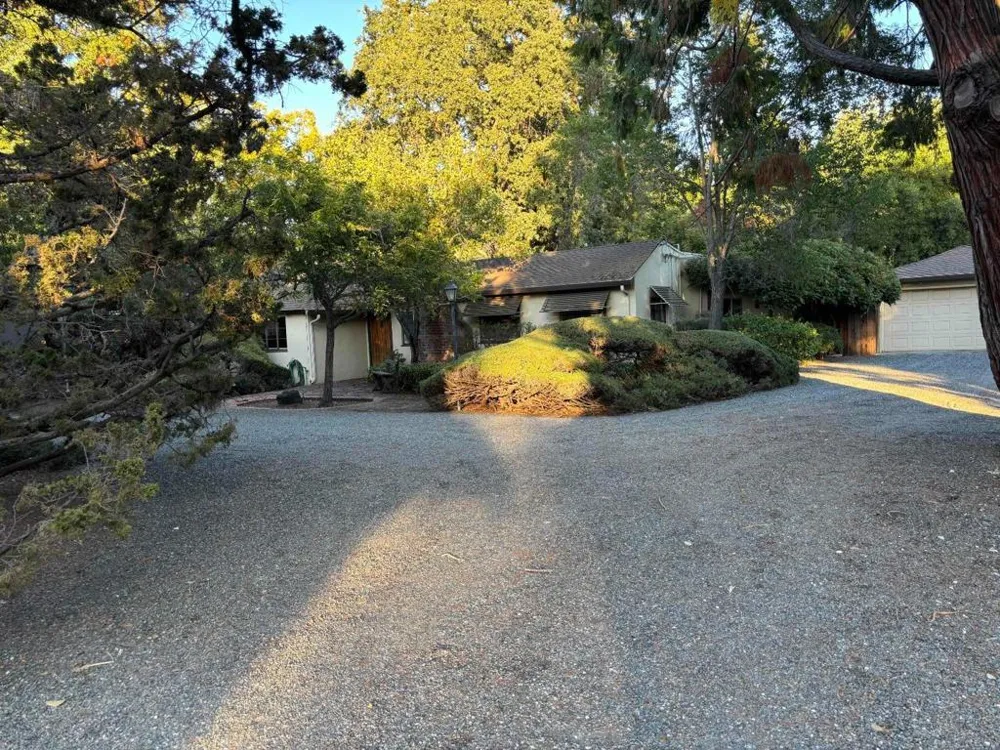 845 Los Robles Avenue Palo Alto, CA 94306