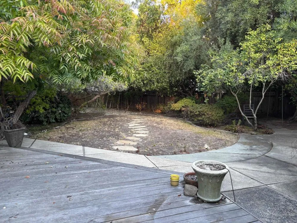 845 Los Robles Avenue Palo Alto, CA 94306