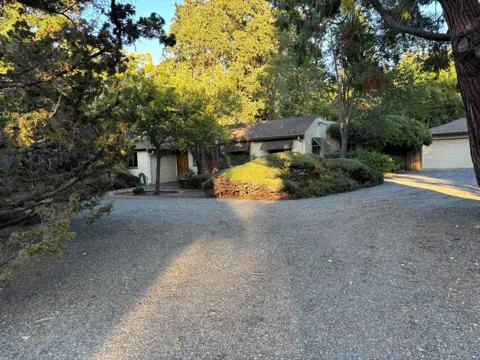 845 Los Robles Avenue
